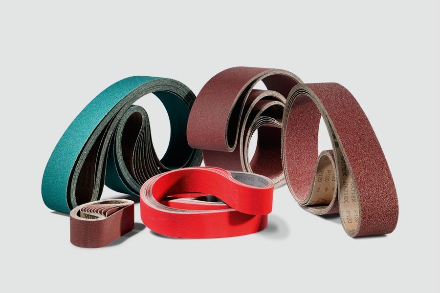 NON-WOVEN OR COATED ABRASIVE BELT CONSTRUCTION